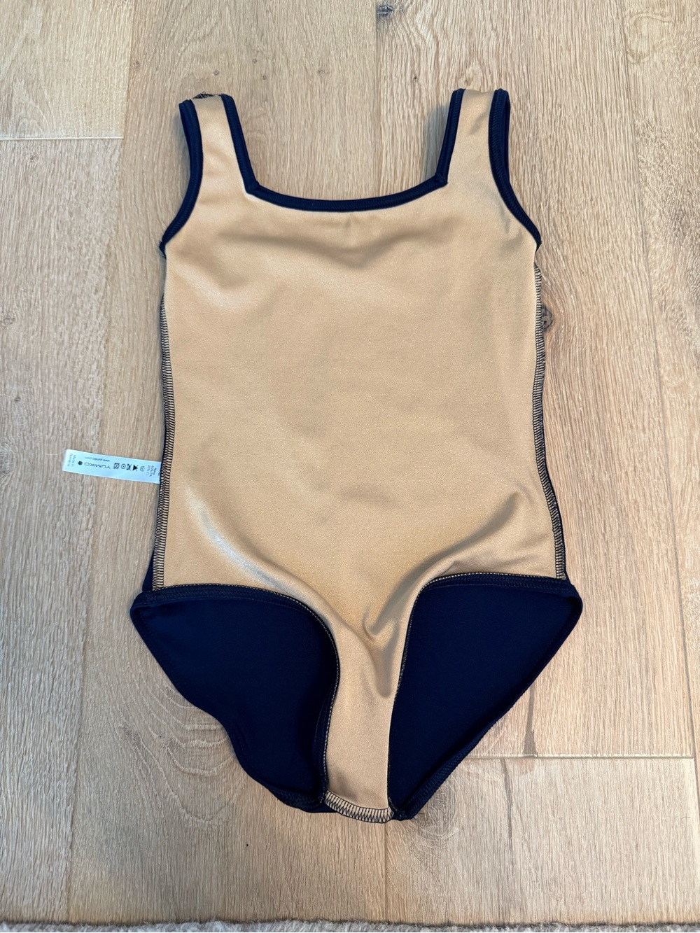 Yumiko Marieke Leotard - Picture 3 of 3